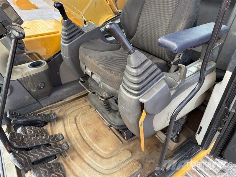 CAT 323D3 Excavadora Hidraulica / Tracked Excavator Pásové rýpadlá
