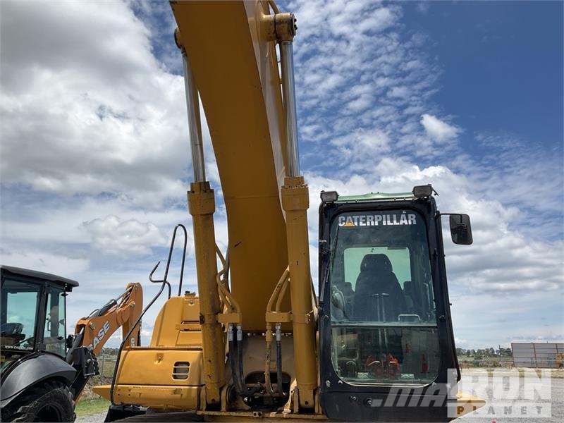 CAT 330CL Tracked Excavator Lánctalpas kotrók