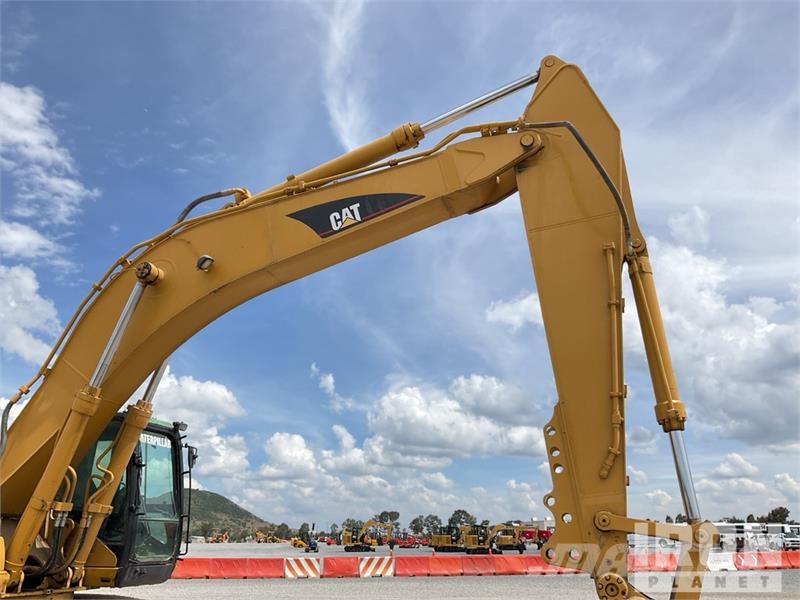 CAT 330CL Tracked Excavator Lánctalpas kotrók