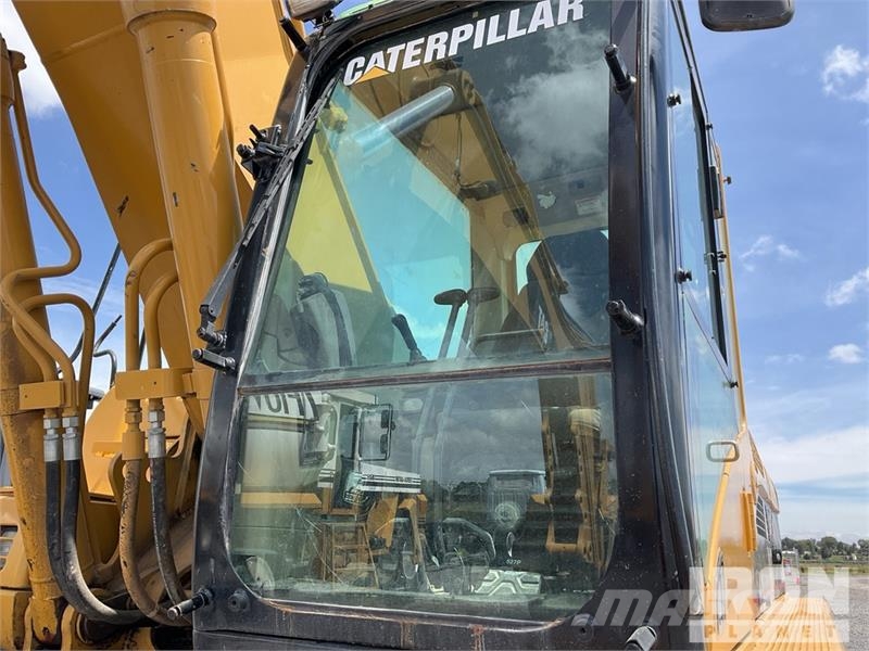 CAT 330CL Tracked Excavator Lánctalpas kotrók