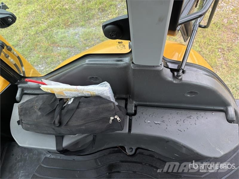 CAT 424 4x2 Retroexcavadora (Sin Usar) / Backhoe Loade バックホーローダー