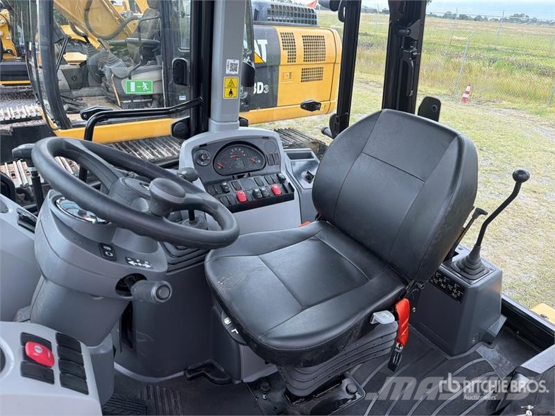 CAT 424 4x2 Retroexcavadora (Sin Usar) / Backhoe Loade バックホーローダー