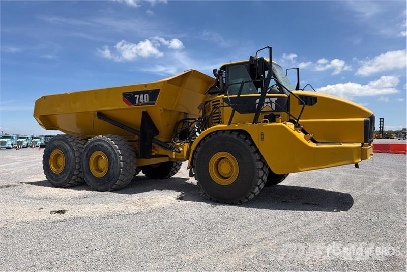 CAT 740 Zglobni damperi