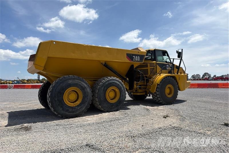 CAT 740 Zglobni damperi