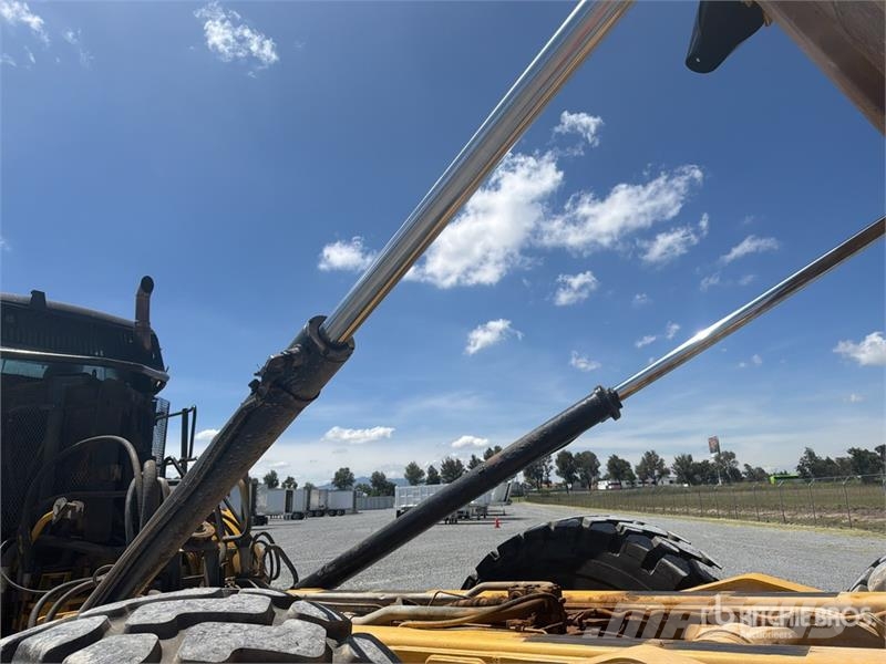 CAT 740B 연결식 홀러