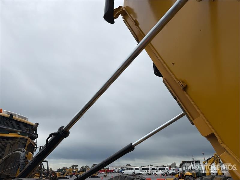 CAT 740B Σπαστό Dump Truck ADT