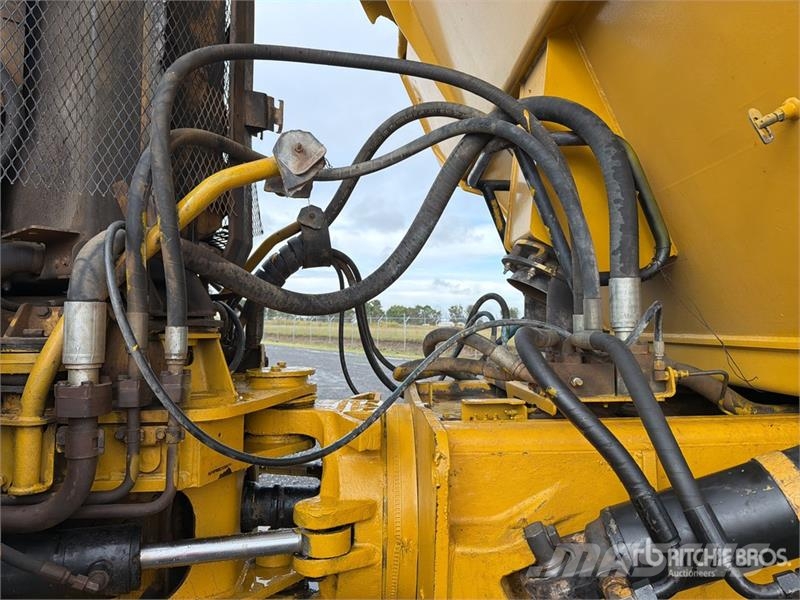 CAT 740B Caminhão basculante articulado ADT