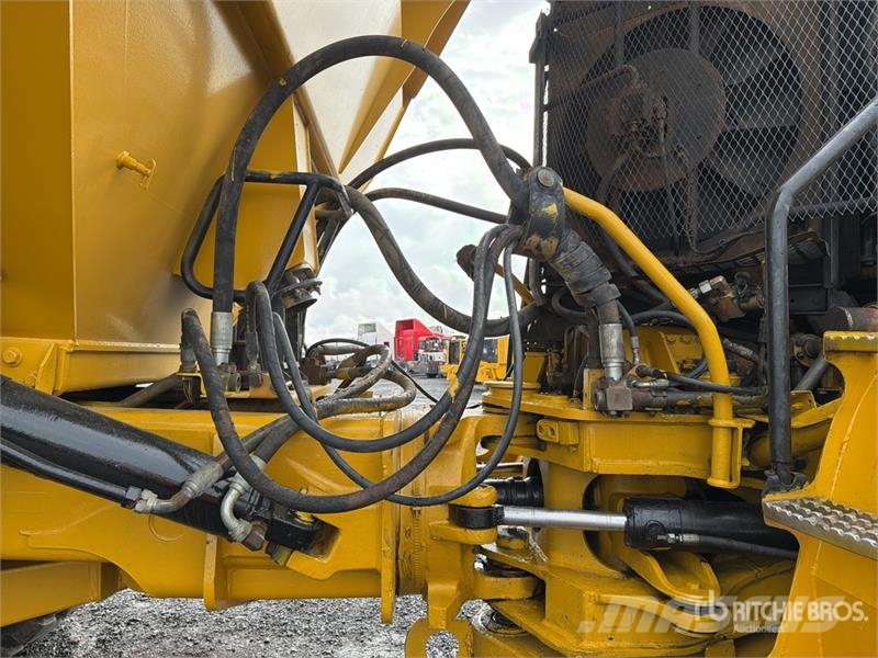 CAT 740B Caminhão basculante articulado ADT