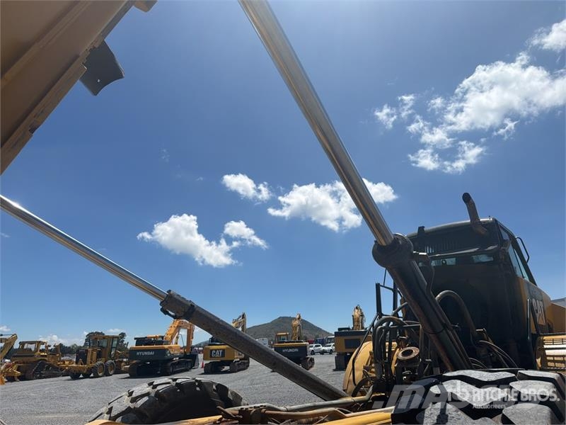 CAT 740B 연결식 홀러