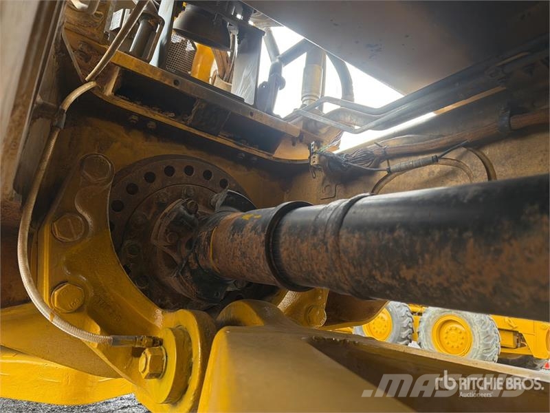 CAT 740B Σπαστό Dump Truck ADT