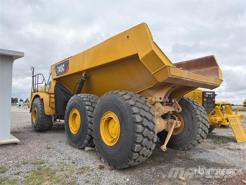 CAT 745C ساحبات مفصلية