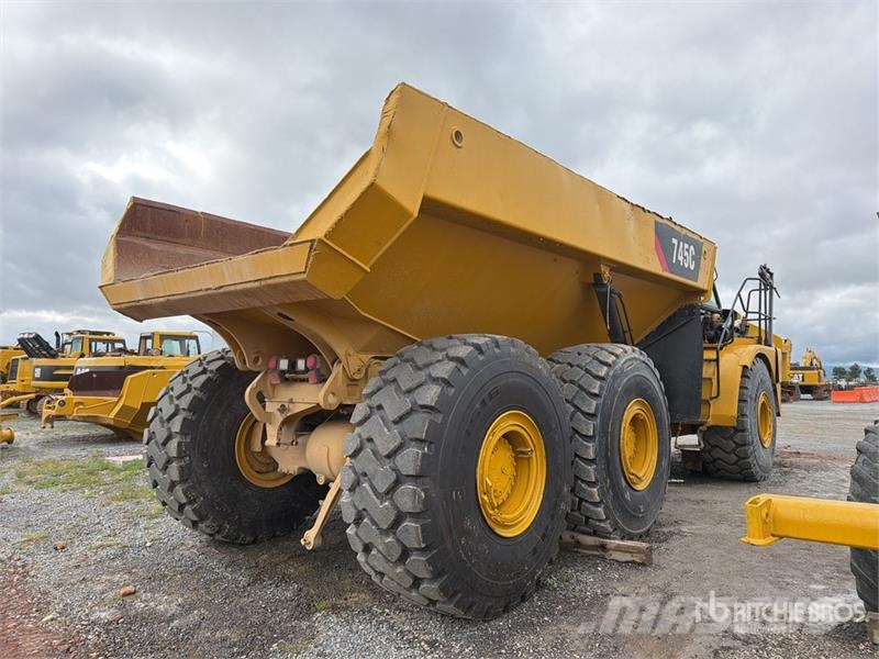 CAT 745C ساحبات مفصلية