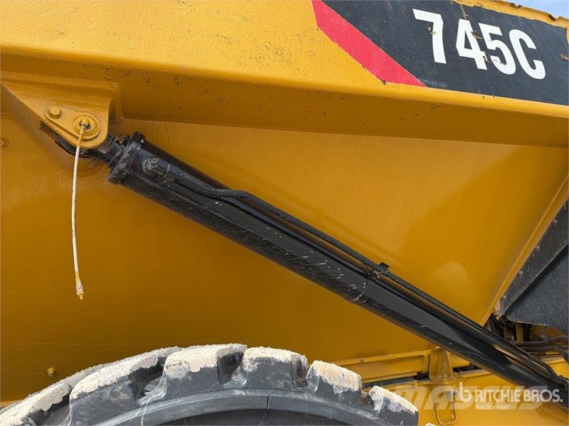 CAT 745C ساحبات مفصلية