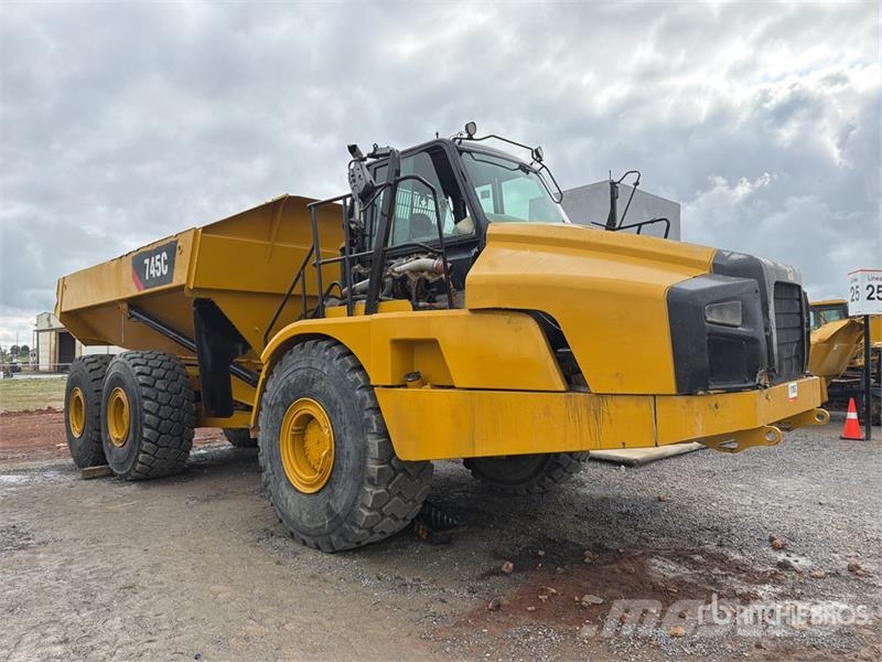 CAT 745C ساحبات مفصلية