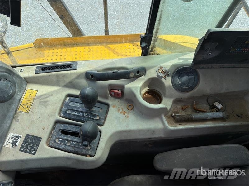 CAT 745C ساحبات مفصلية