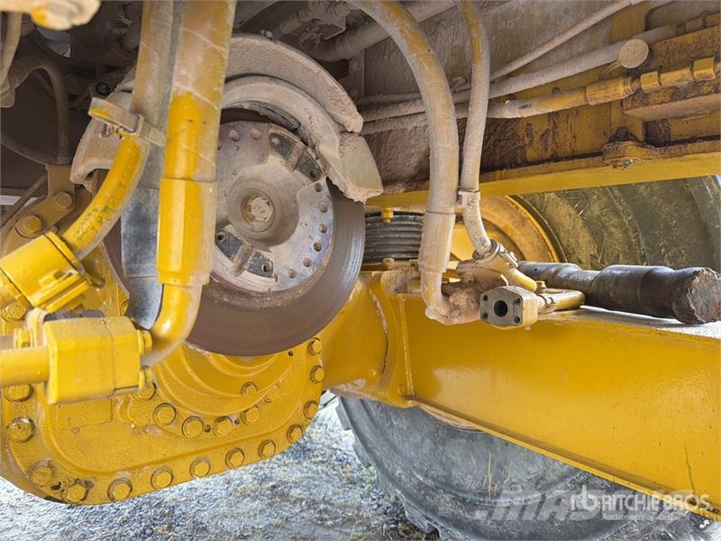 CAT 745C Zglobni damperi