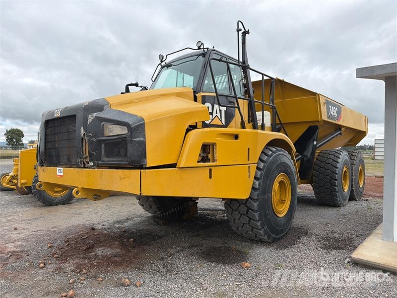 CAT 745C ساحبات مفصلية