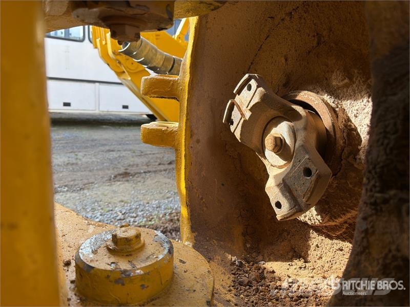 CAT 745C Zglobni demperi