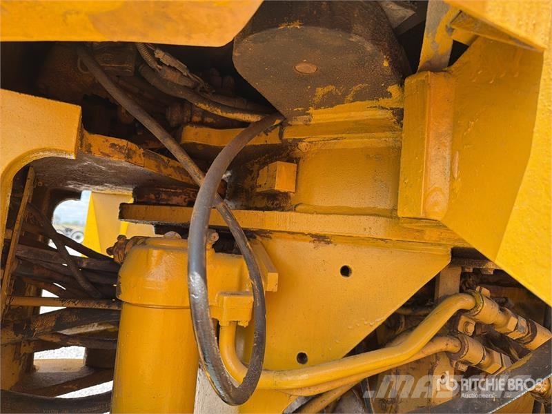 CAT 815F Ущільнювачі грунту