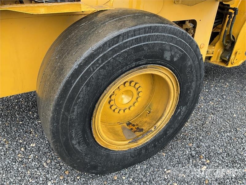 CAT 930K Kolesni nakladalci