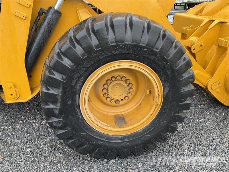 CAT 930K Kolesni nakladalci