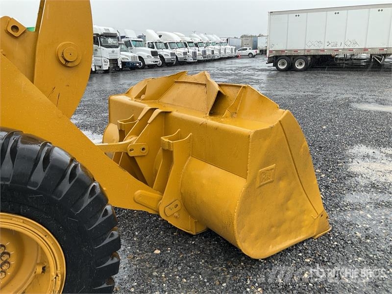 CAT 930K Kolesni nakladalci