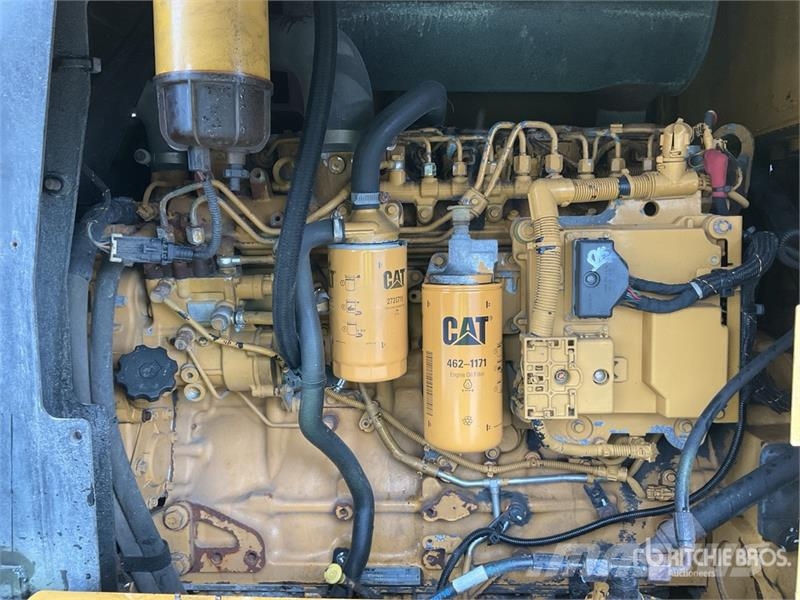 CAT 930K Kolesni nakladalci