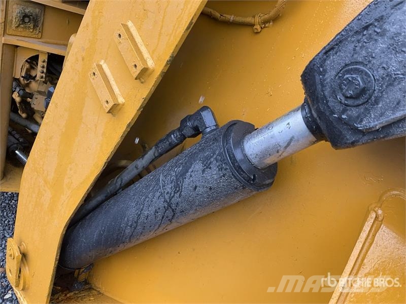 CAT 930K Kolesni nakladalci