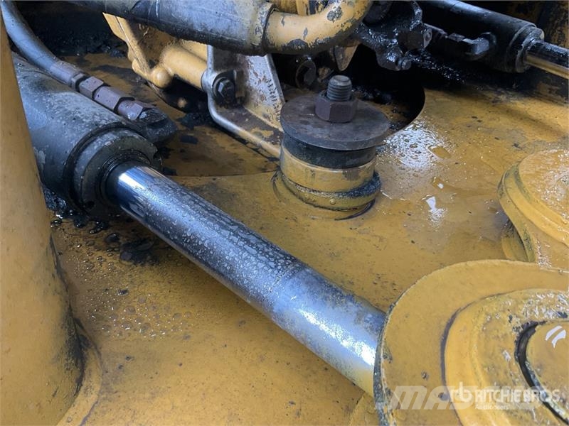 CAT 930K Kolesni nakladalci