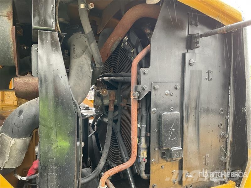 CAT 930K Kolesni nakladalci
