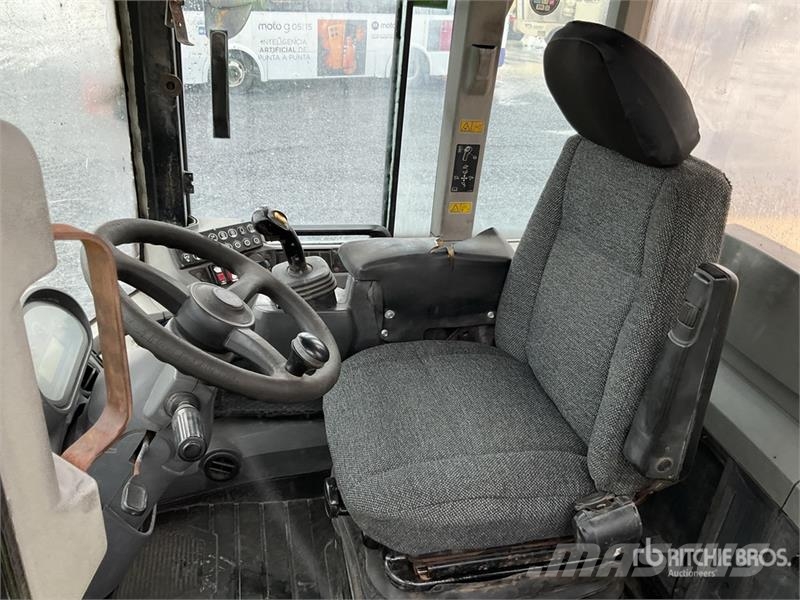 CAT 930K Kolesni nakladalci