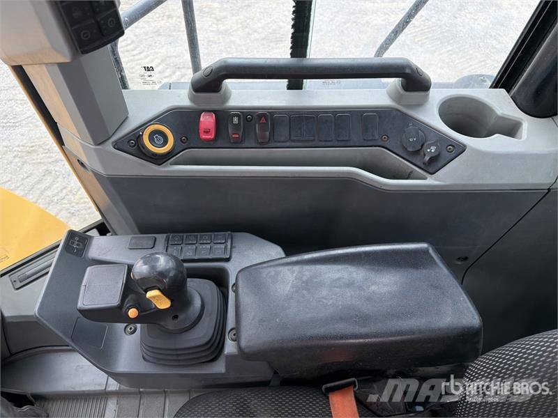 CAT 966 Cargador sobre Neumaticos / Wheel Loader Gumikerekes homlokrakodók