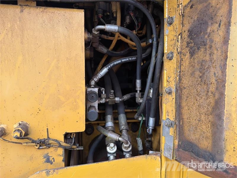CAT AP655D Finisseur
