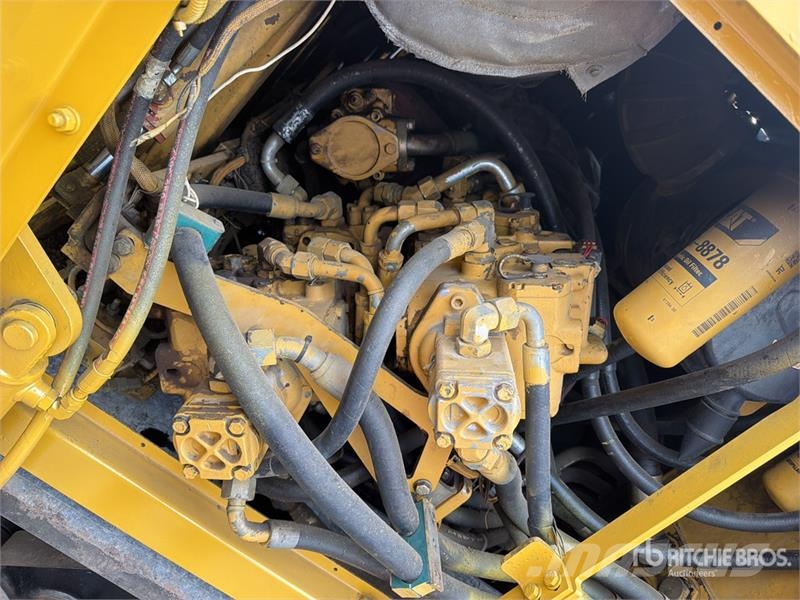 CAT AP655D Finisseur