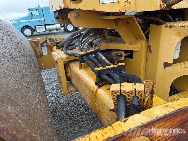 CAT CS-533E Rodillo / Smooth Drum Compactor مداحل أحادية الأسطوانة