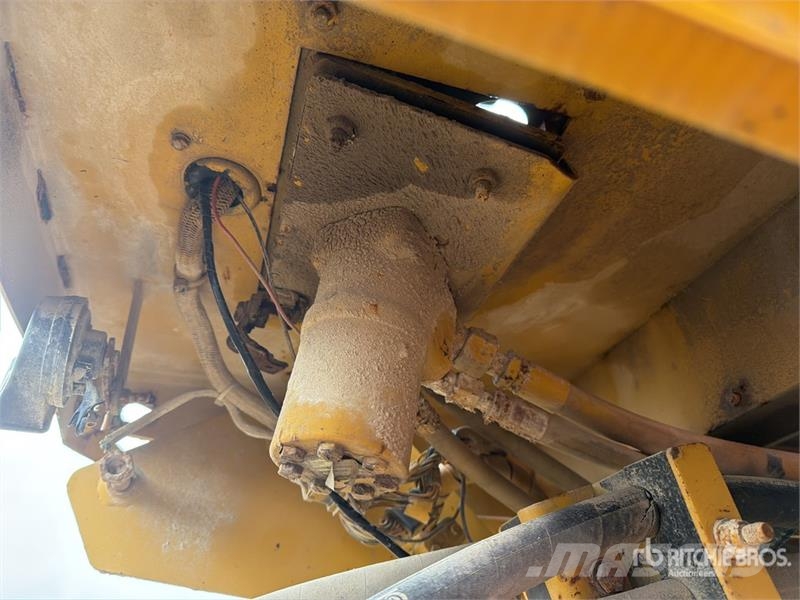 CAT CS-533E Rodillo / Smooth Drum Compactor مداحل أحادية الأسطوانة