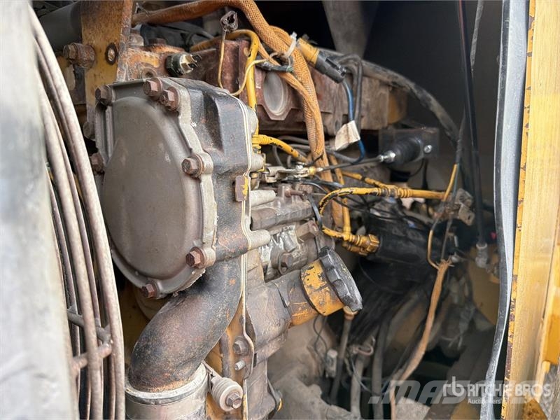 CAT CS-533E Rodillo / Smooth Drum Compactor مداحل أحادية الأسطوانة