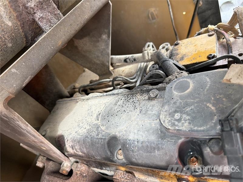 CAT CS-533E Rodillo / Smooth Drum Compactor مداحل أحادية الأسطوانة