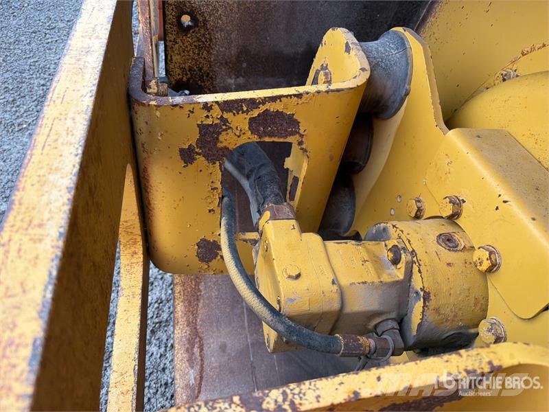 CAT CS-533E Rodillo / Smooth Drum Compactor مداحل أحادية الأسطوانة