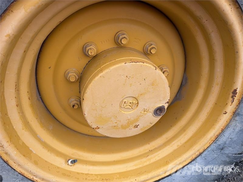 CAT CS-533E Rodillo / Smooth Drum Compactor مداحل أحادية الأسطوانة