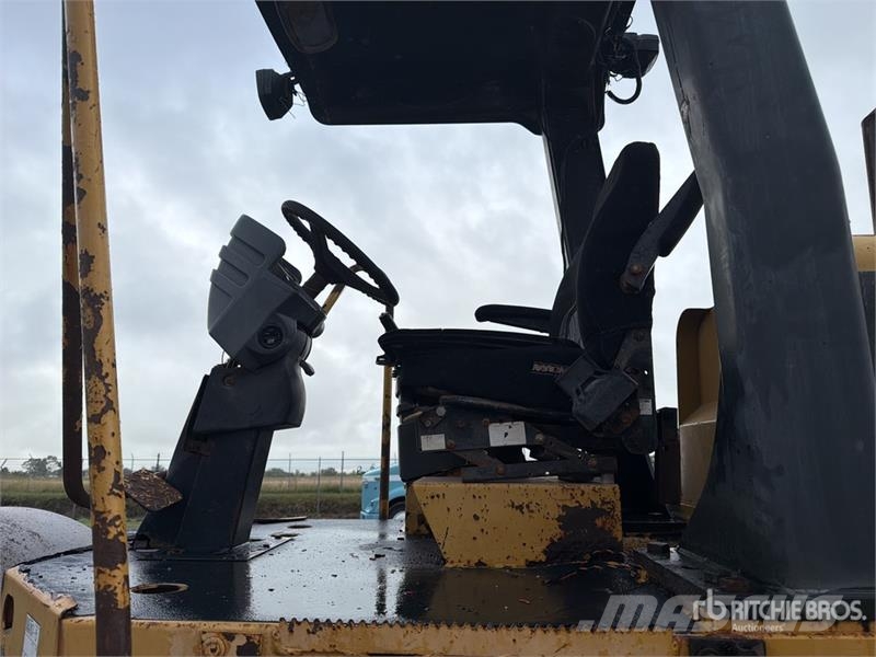 CAT CS-533E Rodillo / Smooth Drum Compactor مداحل أحادية الأسطوانة