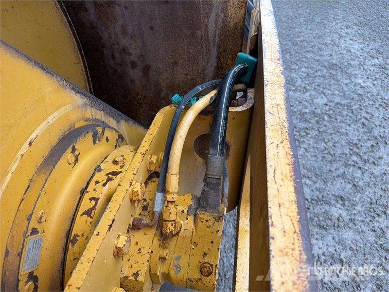 CAT CS-533E Rodillo / Smooth Drum Compactor مداحل أحادية الأسطوانة
