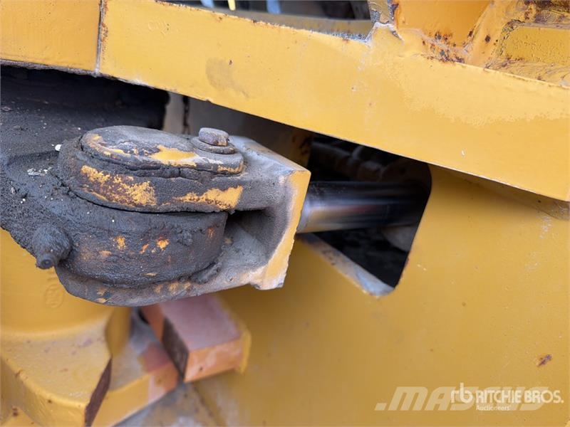 CAT CS-533E Rodillo / Smooth Drum Compactor مداحل أحادية الأسطوانة