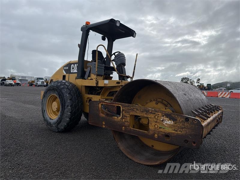CAT CS-533E Rodillo / Smooth Drum Compactor مداحل أحادية الأسطوانة