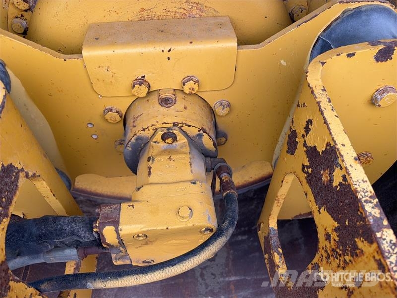 CAT CS-533E Rodillo / Smooth Drum Compactor مداحل أحادية الأسطوانة
