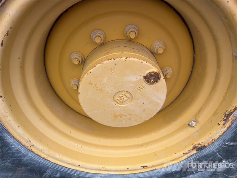 CAT CS-533E Rodillo / Smooth Drum Compactor مداحل أحادية الأسطوانة