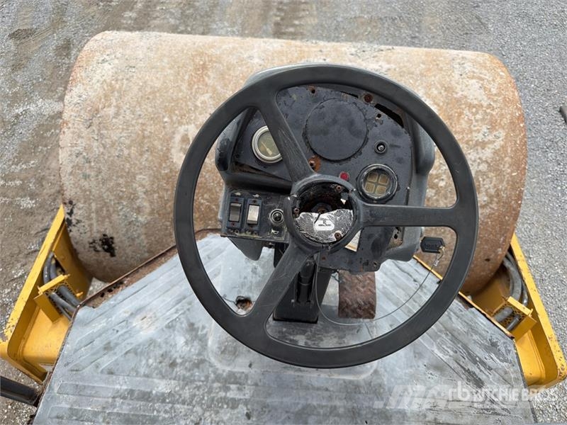 CAT CS533D Rodillo / Smooth Drum Compactor Valjci sa jednim bubnjem