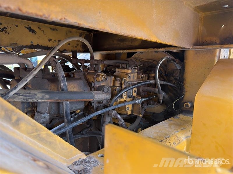 CAT CS533D Rodillo / Smooth Drum Compactor Valjci sa jednim bubnjem