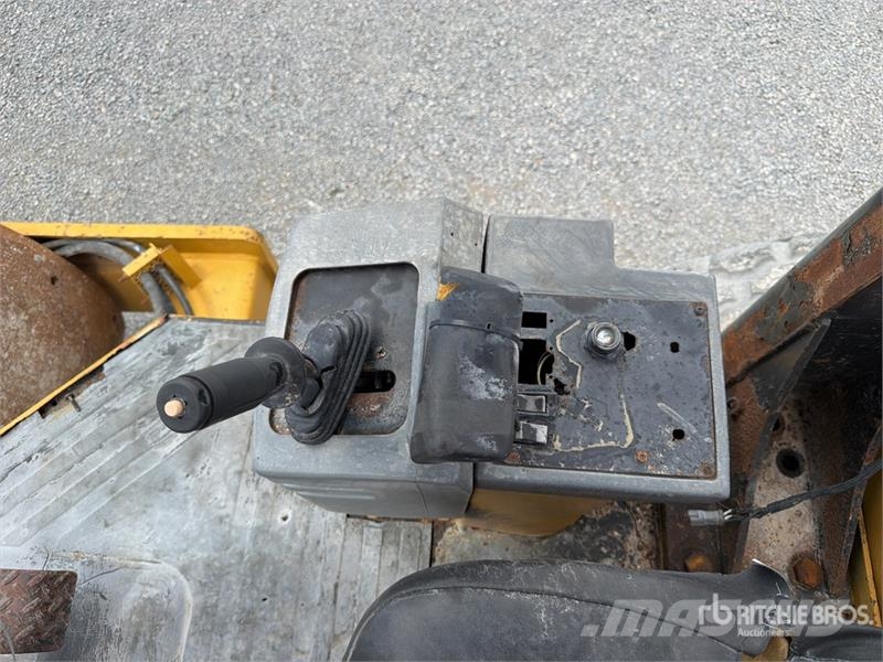 CAT CS533D Rodillo / Smooth Drum Compactor Valjci sa jednim bubnjem