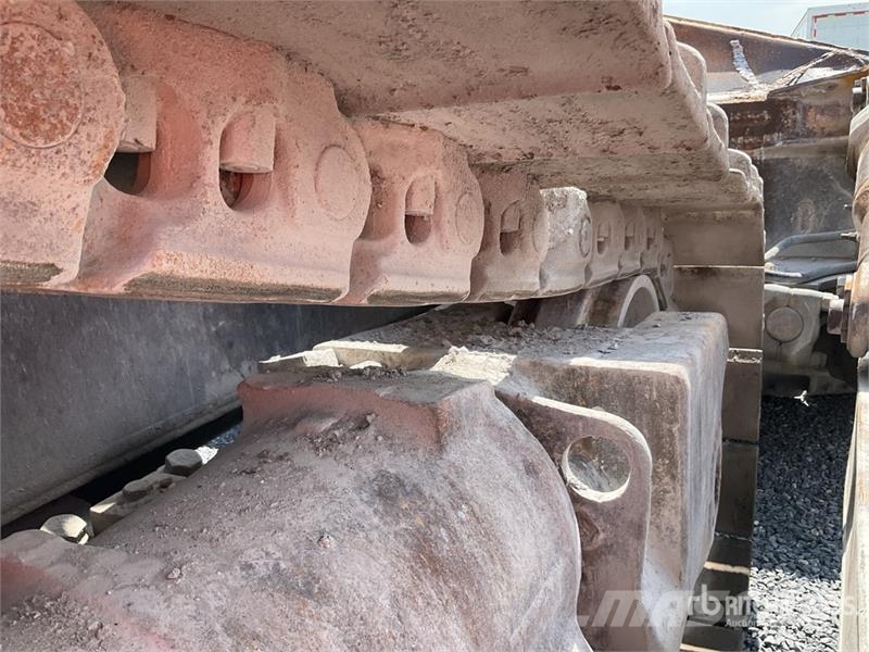 CAT D8R بلدوزرات مجنزرة
